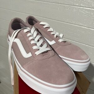 Vans women’s 9.5 new